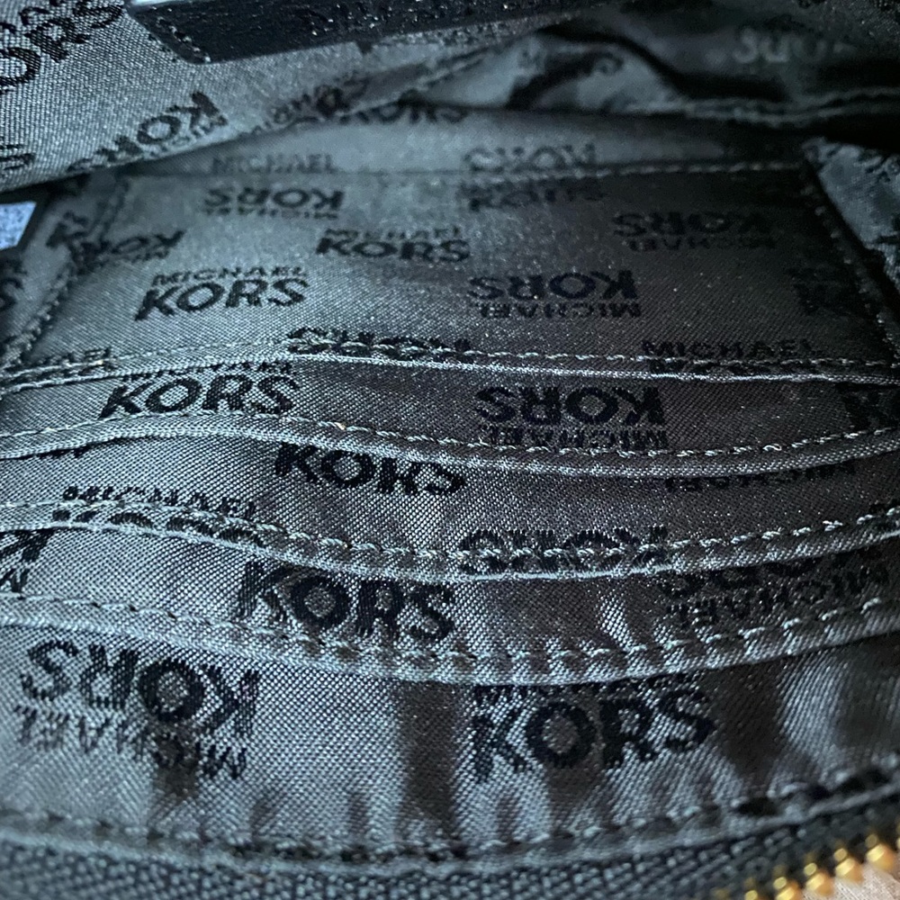 MICHAEL KORS
Signature Jet Set Large Wristlet - Picture 7 of 7